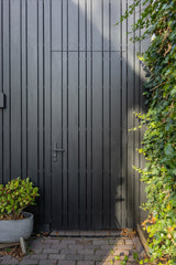 Luxe villa met maatwerk interieur-Oudendorp-badkamermeubel,Donkere keuken,Interieur inspiratie,Keuken op maat,Kookeiland,luxe badkamer,luxe villa,Maatwerk interieur,moderne keuken,moderne villa,Natuursteen,visgraatvloer,vrijstaand ligbad,wellness badkamer,wijnklimaatkast-OBLY
