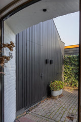 Luxe villa met maatwerk interieur-Oudendorp-badkamermeubel,Donkere keuken,Interieur inspiratie,Keuken op maat,Kookeiland,luxe badkamer,luxe villa,Maatwerk interieur,moderne keuken,moderne villa,Natuursteen,visgraatvloer,vrijstaand ligbad,wellness badkamer,wijnklimaatkast-OBLY