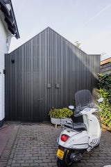 Luxe villa met maatwerk interieur-Oudendorp-badkamermeubel,Donkere keuken,Interieur inspiratie,Keuken op maat,Kookeiland,luxe badkamer,luxe villa,Maatwerk interieur,moderne keuken,moderne villa,Natuursteen,visgraatvloer,vrijstaand ligbad,wellness badkamer,wijnklimaatkast-OBLY