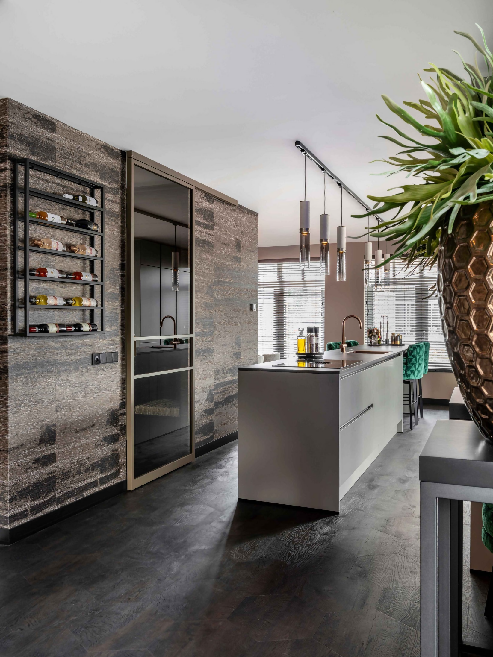 Luxe vrijstaande villa met stijlvol maatwerkinterieur-Puur Veronique-Bronstinten interieur,High-end wonen,Maatwerk interieur,Moderne luxe woning,Nieuwbouw villa design,Warme tinten interieur-OBLY