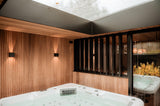 Luxe wellnessruimte in de tuin met jacuzzi-Bosmaat-buitenwellness,exclusievebuitenruimte,houtenbuitenverblijf,jacuzzi,luxeoverkapping,spaattuin,tuinpaviljoen,wellnessintuin-Luxe Tuinpaviljoen met Jacuzzi en Wellnessbeleving-OBLY