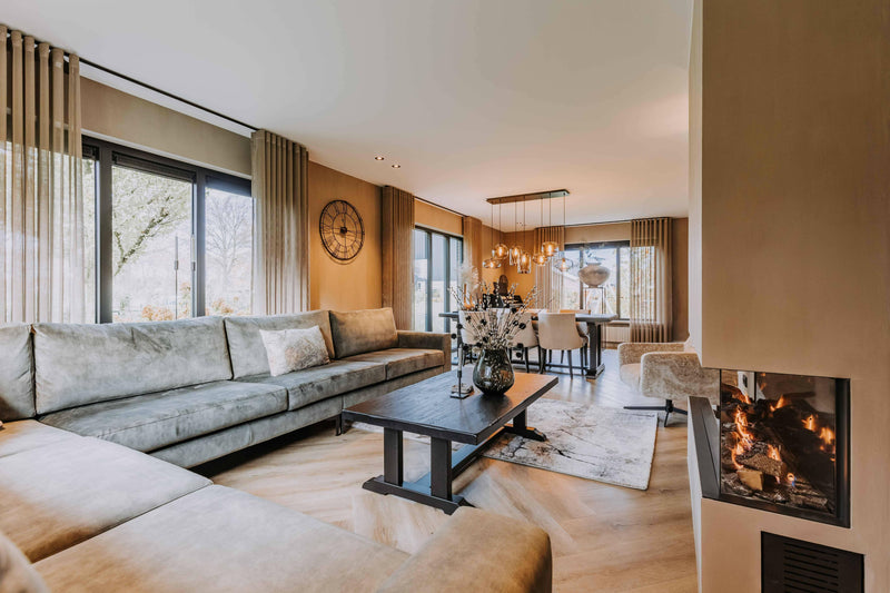 Luxe woonkamer met moderne haard-VAN WOLFSWINKEL WONEN-Woonkamer-OBLY