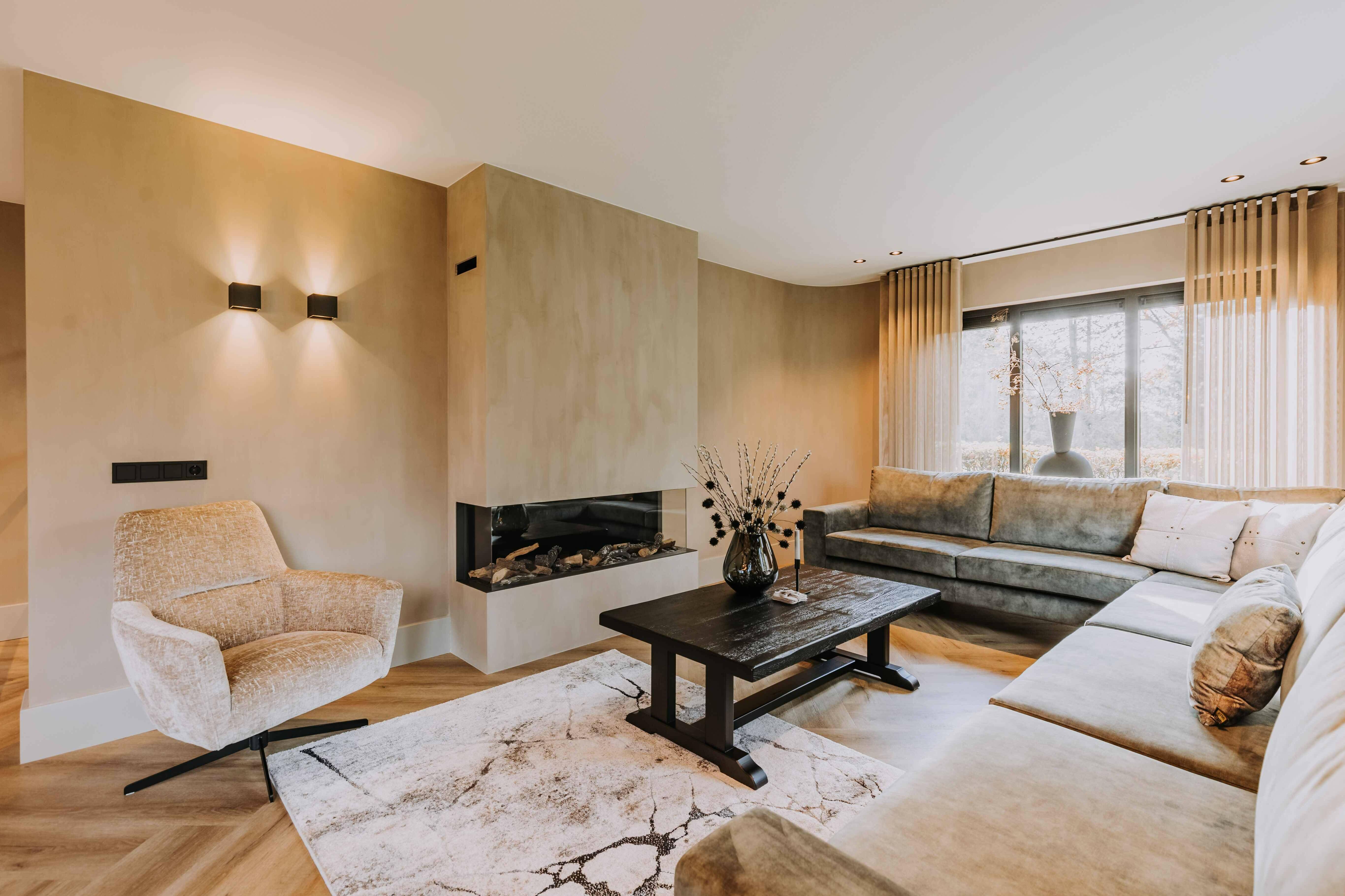 Luxe woonkamer met moderne haard-VAN WOLFSWINKEL WONEN-exclusieve woonkamer details,luxe woonkamer met haard,maatwerk interieur design,moderne haard woonkamer,moderne villa woonkamer,sfeervolle design meubels,stijlvolle woonruimte inspiratie,warme luxe inrichting,Woonkamer-OBLY