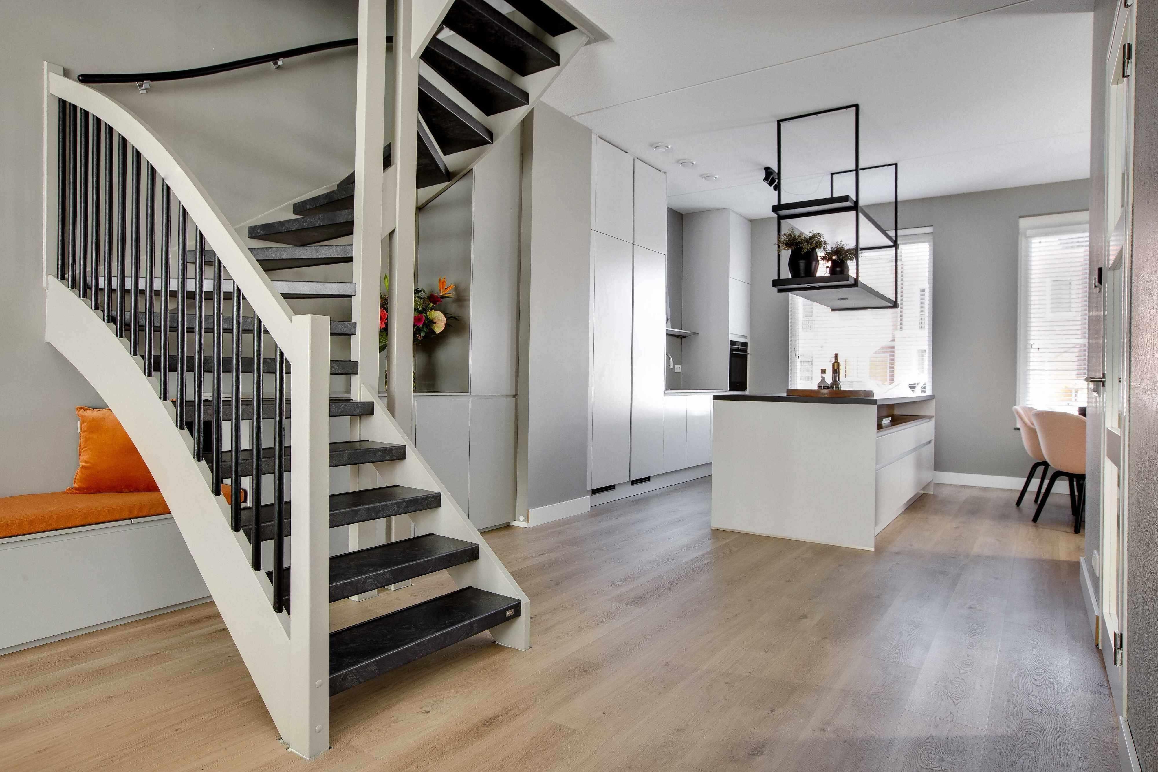 MAATWERK WOONKAMER ROTTERDAMSE NIEUWBOUWWONING MET DIERLIJKE AANTREKKINGSKRACHT-1001 PROJECTS | FELICE STAHLIE-keuken,woonkamer-NIEUWBOUWWONING MET DIERLIJKE AANTREKKINGSKRACHT-OBLY