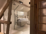 Maatwerk Glas | Beloopbaar Glas, Balustrades & Deuren op Maat-Overveld Glas-Glasdesign,Interieur,keuken met vide,lichte woonkamer,moderne woonkamer,open keuken woonkamer,woonkamer met vide-OBLY