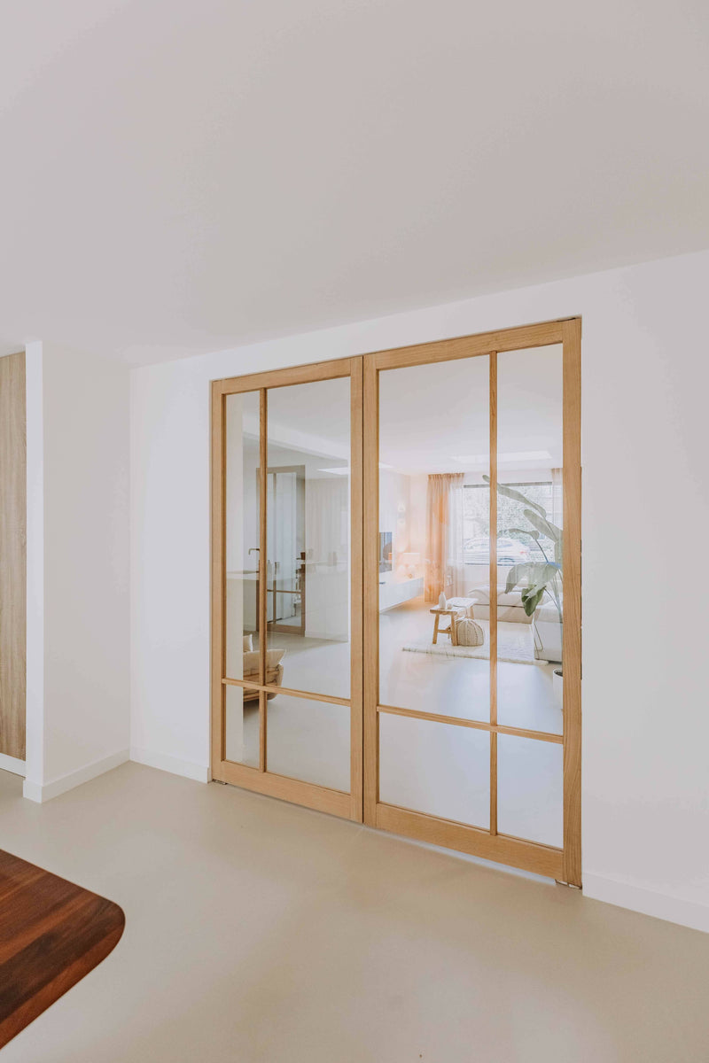 Maatwerk eiken taatsdeuren-INDU DOORS-Woonkamer-Eiken taatsdeuren in modern interieur -OBLY