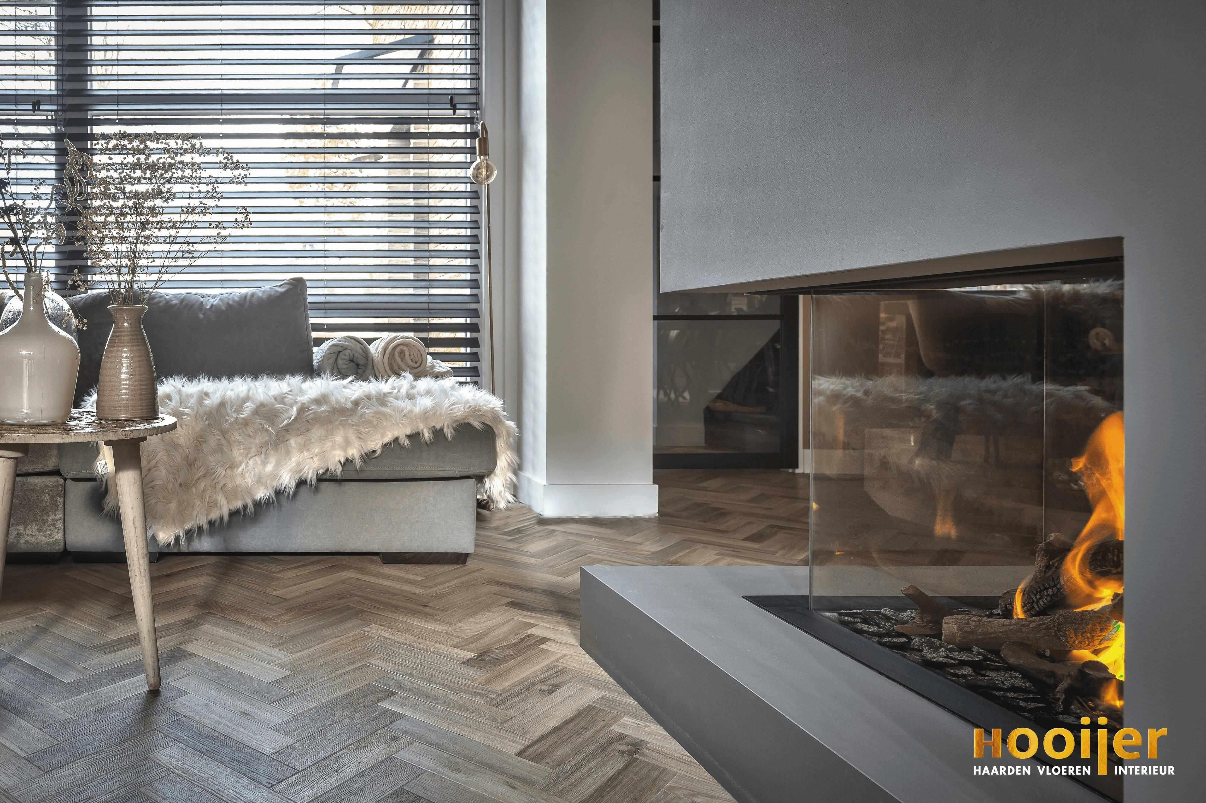 Maatwerk haard in woonkamer-Hooijer-design haard woonkamer,gashaard roomdivider,haard,haard tussen woonkamer en keuken,moderne gashaard,roomdivider haard,woonkamer-Maatwerk haard in woonkamer-OBLY
