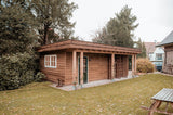 Maatwerk houten tuinhuis met veranda-Bosmaat-buitenverblijf,houtentuinhuis,landelijketuin,maatwerkhoutbouw,robuustehoutconstructie,tuinberging,veranda-Houten Tuinhuis met Veranda en Robuuste Houtconstructie-OBLY