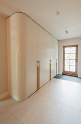 Maatwerk interieur met luxe kasten-fehres-badkamermeubel op maat,garderobekast op maat,keukenkasten op maat,maatwerk opbergruimte,maatwerkkasten,moderne woning,slaapkamerkast op maat-OBLY