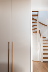 Maatwerk kasten met massief eiken details-fehres-design kast,eiken kast,interieur maatwerk,kastenwand op maat,maatwerk meubel,opbergkast op maat-Maatwerk kasten met eiken details | Fehres-OBLY