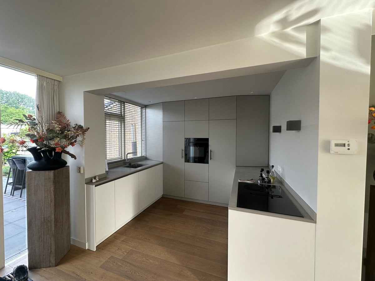Maatwerk keuken in Wijk bij Duurstede met slimme kastenwand-WITTEVEEN MEUBEL & INTERIEURBOUW-kastenwand op maat,keuken Wijk bij Duurstede,maatwerk keuken,moderne keuken,slimme keukenopberging-Maatwerk keuken Wijk bij Duurstede met slimme kasten-OBLY