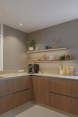 Maatwerk keuken in oude boerderij in Hierden met walnootfronten-WITTEVEEN MEUBEL & INTERIEURBOUW-boerderij keuken,HI-MACS werkblad,Hierden,maatwerk keuken,Shinnoki Frozen Walnut-Maatwerk keuken oude boerderij Hierden | Frozen Walnut-OBLY