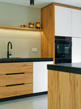 Maatwerk keuken met olijfhout en witte fronten-voermans-badkamermeubel,Houten keuken,Maatwerk interieur,maatwerk keuken,witte keuken-OBLY