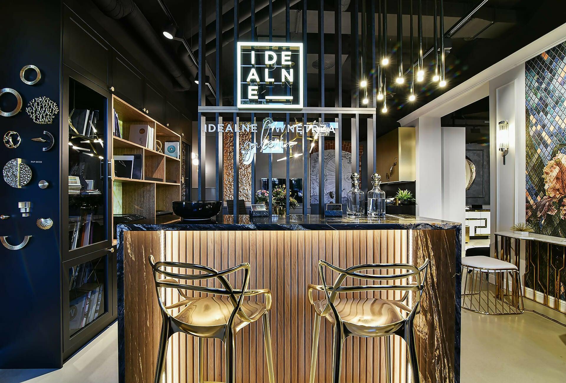 Maatwerk wandbekleding voor Galeria Idealine-Dennis v Zanden-design woonkamer inrichting,luxe woonkamer interieur,moderne woonkamer design,stijlvolle woonkamer interieur,woonkamer,woonkamer met wandbekleding-Luxe Wandbekleding voor Galeria Idealine Showroom in Polen-OBLY