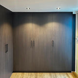 Maatwerk wasruimte met strakke kastenwand-BVDK maatwerk-Kastenwand,Maatwerk kasten,Wasruimte-Maatwerk Wasruimte met Kastenwand & Wasmachine-OBLY