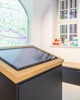 Maatwerk winkelinterieur met luxe presentatiekasten-Witteveen interieur architecten-commerciële inrichting,interieur voor winkel,luxe winkelontwerp,maatwerk winkelmeubilair,presentatiekasten,retail interieur,vitrinekast op maat,winkelinrichting op maat-Maatwerk Winkelinterieur met Luxe Presentatiekasten-OBLY
