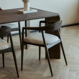 Massief Houten Eettafel | Modern Design & Tijdloze Uitstraling-Lijn M-eettafel,houten tafel,maatwerk meubel,massief houten eettafel,moderne eettafel-OBLY