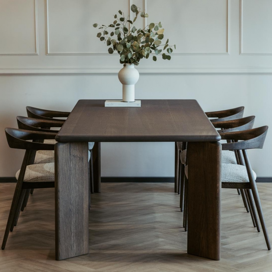 Massief Houten Eettafel | Modern Design & Tijdloze Uitstraling-Lijn M-eettafel,houten tafel,maatwerk meubel,massief houten eettafel,moderne eettafel-OBLY