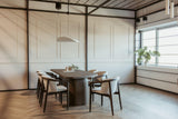 Massief eiken eettafel op maat met bijpassende stoelen en deur-Lijn M-Design eettafel,Eetkamer,Eetkamerstoelen,eettafel,Eiken eettafel op maat,Eiken meubel,Houten binnendeur,Houten eettafel,Interieur,Interieurontwerp,Interieurproject,Maatwerk,Maatwerk interieur,Massief eiken eettafel,Moderne eetkamer,Organische eettafel,stoelen,Woonkamer-Eiken maatwerk interieur | Tafel, stoelen en deur op maat-OBLY