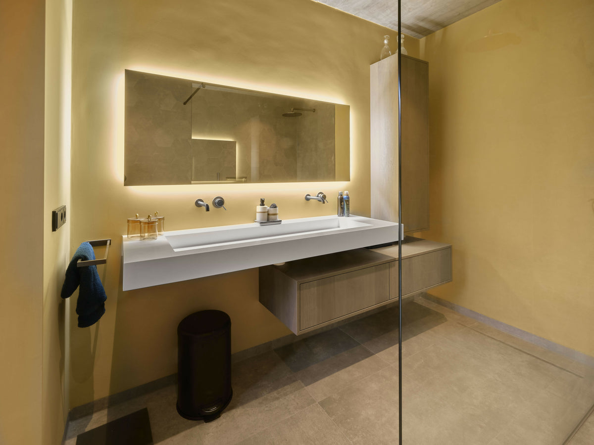 Matte Keuken met Walnoot Fineer en Fenix Fronten-Anselm Oome Interieurbouw-design verlichting,greeploze kasten,Keuken,keukens,luxe woning,minimalistisch design,modern interieur,open leefruimte.,walnoot fineer-Matte Keuken met Walnoot Fineer en Fenix Fronten | Modern & Luxe Desig-OBLY