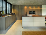 Matte Keuken met Walnoot Fineer en Fenix Fronten-Anselm Oome Interieurbouw-Keuken-Matte Keuken met Walnoot Fineer en Fenix Fronten | Modern & Luxe Desig-OBLY