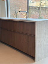 Minimal Sand kwartsiet gietvloer in warme beige tint Saint Louis | Wijchen-Berkers Vloeren-giervloer,gietvloer in keuken,japandi-Minimal Sand kwartsiet gietvloer Saint Louis in Wijchen-OBLY