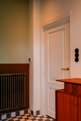 Mix van Retro en Eclectic in een niet alledaagse badkamer.-INGE BOUMAN INTERIEUR | ARCHITECTUUR-badkamer ontwerp,grafische tegels,memphis design,retro badkamer,vintage interieur-Retro Memphis badkamer met grafische tegels-OBLY