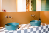 Mix van Retro en Eclectic in een niet alledaagse badkamer.-INGE BOUMAN INTERIEUR | ARCHITECTUUR-badkamer ontwerp,grafische tegels,memphis design,retro badkamer,vintage interieur-Retro Memphis badkamer met grafische tegels-OBLY