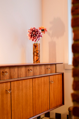 Mix van Retro en Eclectic in een niet alledaagse badkamer.-INGE BOUMAN INTERIEUR | ARCHITECTUUR-badkamer ontwerp,grafische tegels,memphis design,retro badkamer,vintage interieur-Retro Memphis badkamer met grafische tegels-OBLY