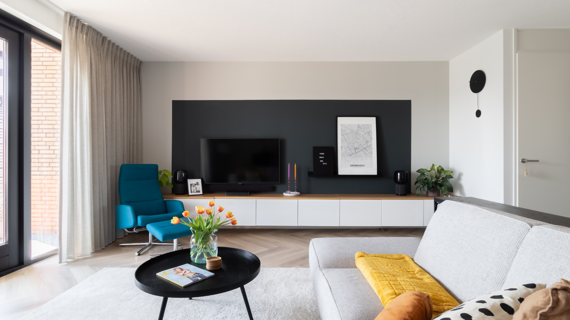 Modern interieur met een vleugje kleur-DITISDIL-design interieur,kleurrijk interieur,modern interieur,strak interieur,Woonkamer-OBLY