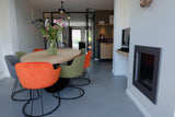 Modern interieur met gietvloer, staal en warme houtaccenten-Berkers Vloeren-Eetkamer,Gietvloer,Keuken,modern interieur,stalen deuren-Modern interieur met gietvloer, staal en hout | OBLY-OBLY