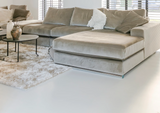Modern interieur met lichte gietvloer en natuurlijke materialen-Glad gietvloeren-lichte gietvloer,minimalistisch wonen,modern interieur,natuurlijke materialen,open leefruimte-Lichte gietvloer in modern interieur-OBLY