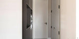Modern interieur met strakke kastenwand-MERENO-Keuken-Modern interieur met strakke kastenwand-OBLY