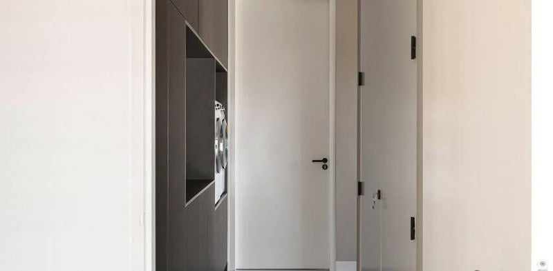 Modern interieur met strakke kastenwand-MERENO-Keuken-Modern interieur met strakke kastenwand-OBLY