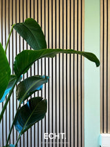 Modern kantoor met nieuwe vergaderruimte-ECHT. in- en exterieurontwerp.-akoestische panelen,bedrijfscultuur,beplanting,ECHT. ontwerp,glazen wanden,Interieurontwerp,kantoor,Kantoorinrichting,kantoorontwerp,modern kantoor,open werkplekken,royale vergadertafel,vergaderruimte,wandlogo,Zakelijk interieur-Modern kantoor met nieuwe vergaderruimte | ECHT. ontwerp-OBLY