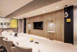 Modern praktijkinterieur met warme houtaccenten-Witteveen interieur architecten-houten wandafwerking,luxe praktijkruimte,maatwerk balie,modern kantoorinterieur,praktijkinterieur,wachtkamer inspiratie,zakelijke inrichting,zorginterieur-Modern Praktijkinterieur met Warme Houtaccenten -OBLY