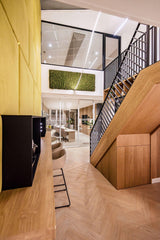 Modern praktijkinterieur met warme houtaccenten-Witteveen interieur architecten-houten wandafwerking,luxe praktijkruimte,maatwerk balie,modern kantoorinterieur,praktijkinterieur,wachtkamer inspiratie,zakelijke inrichting,zorginterieur-Modern Praktijkinterieur met Warme Houtaccenten -OBLY