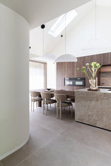 Modern warm interieur met maatwerk hout en luxe keuken-BINTH Interieurontwerp-interieur ontwerp woning,keuken interieur,luxe keuken ontwerp,modern interieur,warm interieur,woonkamer interieur-Modern warm interieur met maatwerk keuken-OBLY