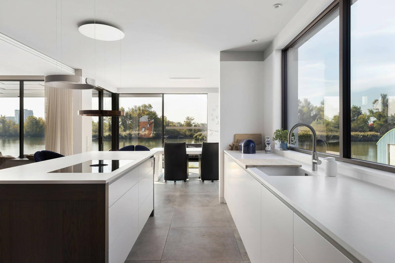 Moderne Droom Villa aan het water-Van den Heuvel & Van Duuren-woonkamer-moderne-droom-villa-aan-het-water-OBLY
