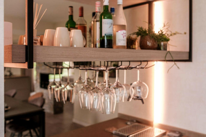 Moderne Eilandkeuken met Houten Accenten-OBLY-Keuken-OBLY