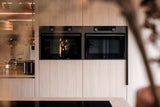 Moderne Eilandkeuken met Houten Accenten-OBLY-Keuken-OBLY