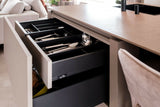 Moderne Eilandkeuken met Houten Accenten-OBLY-Keuken-OBLY