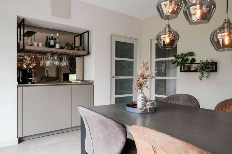 Moderne Eilandkeuken met Houten Accenten-OBLY-Keuken-OBLY