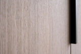 Moderne Eilandkeuken met Houten Accenten-OBLY-Keuken-OBLY