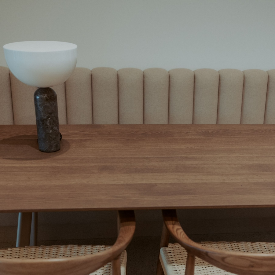 Moderne Houten Eettafel met Bank | Minimalistisch Design-Lijn M-design eetkamer meubels,eettafel,houten eettafel met bank,massief houten tafel,minimalistisch design,moderne eettafel-OBLY