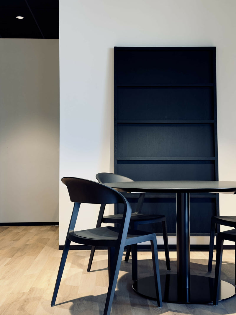 Moderne Kantoorruimte met Designaccenten-L4 Elvire-woonkamer-Herinrichting Moderne Kantoorruimte met Design Tapijt & Glazen Wanden-OBLY