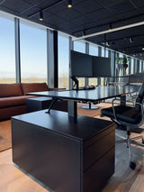 Moderne Kantoorruimte met Designaccenten-L4 Elvire-woonkamer-Herinrichting Moderne Kantoorruimte met Design Tapijt & Glazen Wanden-OBLY