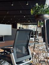 Moderne Kantoorruimte met Designaccenten-L4 Elvire-woonkamer-Herinrichting Moderne Kantoorruimte met Design Tapijt & Glazen Wanden-OBLY