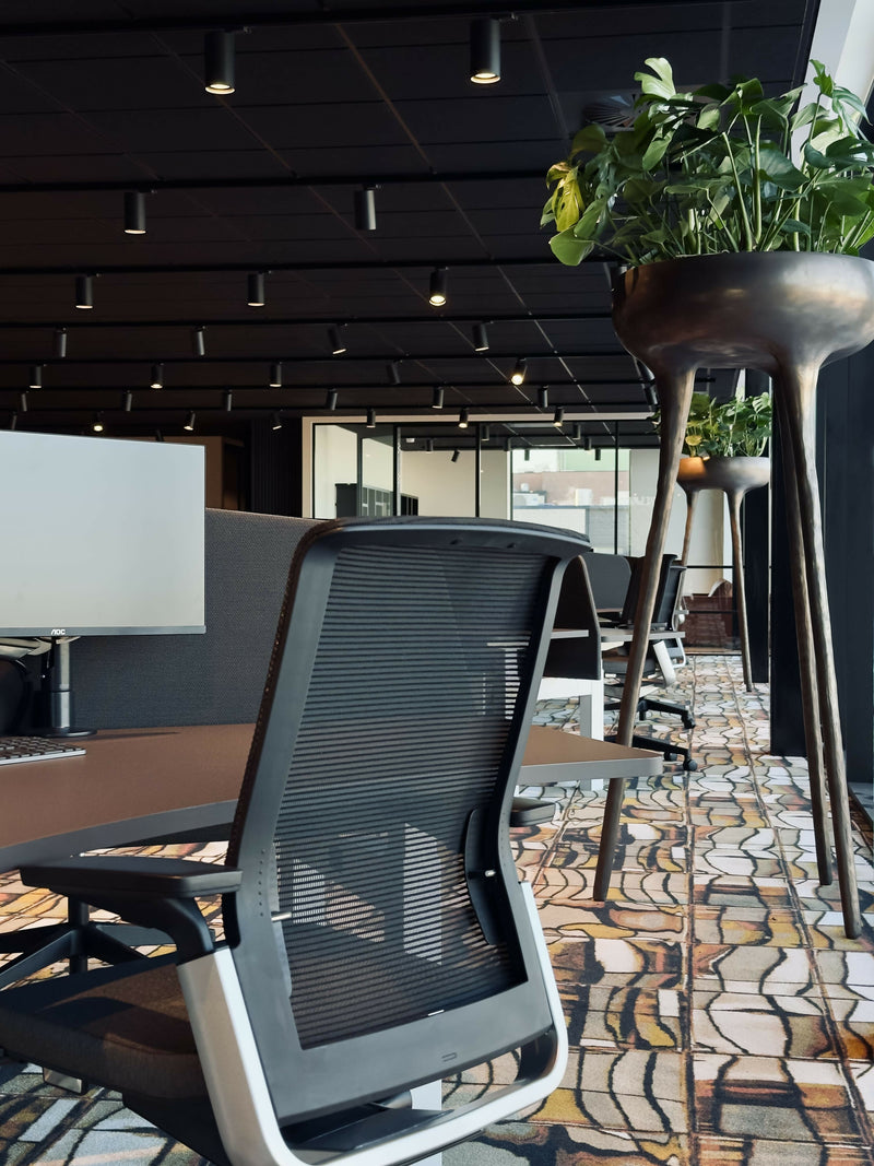Moderne Kantoorruimte met Designaccenten-L4 Elvire-woonkamer-Herinrichting Moderne Kantoorruimte met Design Tapijt & Glazen Wanden-OBLY