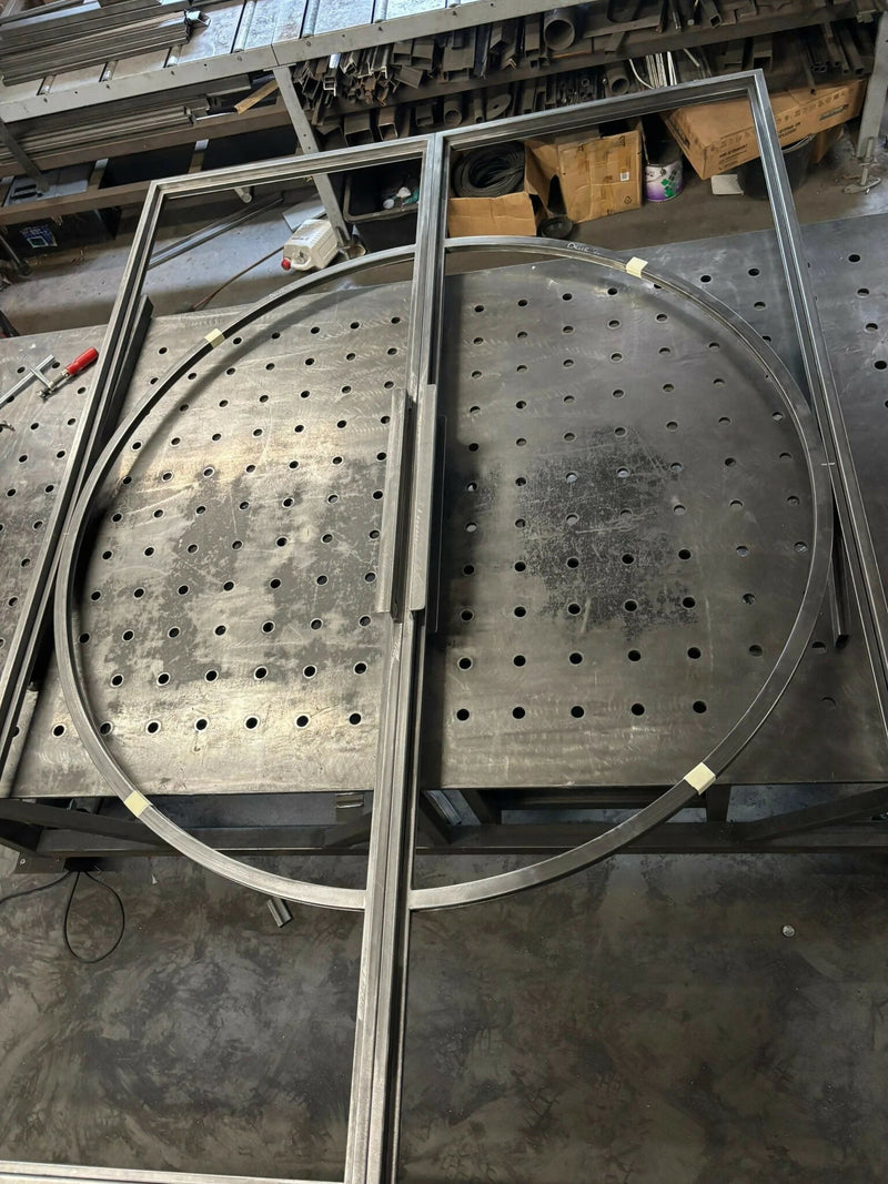 Moderne Middenboom-boermetaal-eiken tredes,maatwerk trap,middenboom trap,stalen balustrade-Maatwerk middenboom trap met eiken treden & stalen balustrade-OBLY